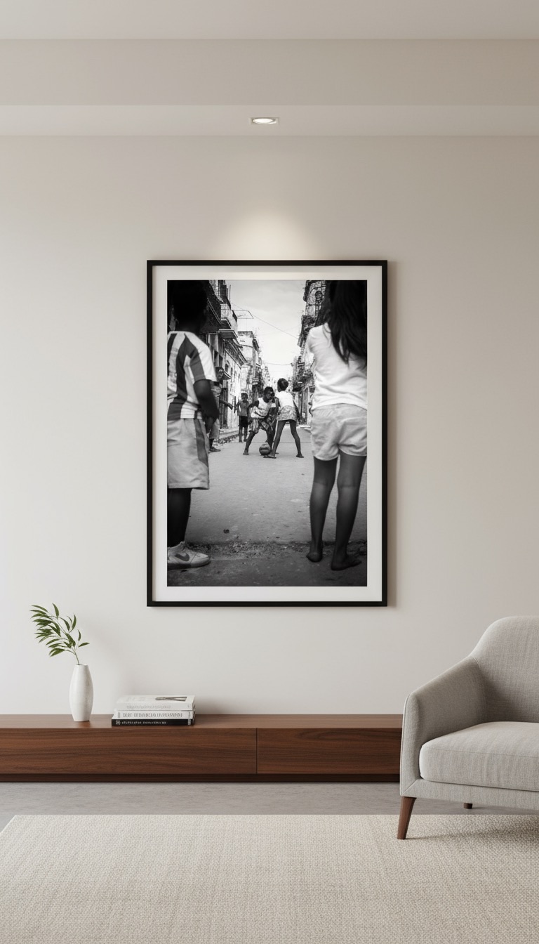 FR-008 - Ruelle asiatique : Ruelle pittoresque en Asie du Sud-Est, architecture traditionnelle et vie locale capturées en noir e - Portfolio Stéphane Pimienta